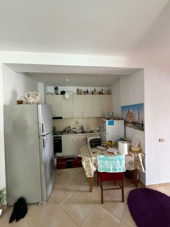 Shitet super apartament në Shkëmbin e Kavajës! 🌊 2+1