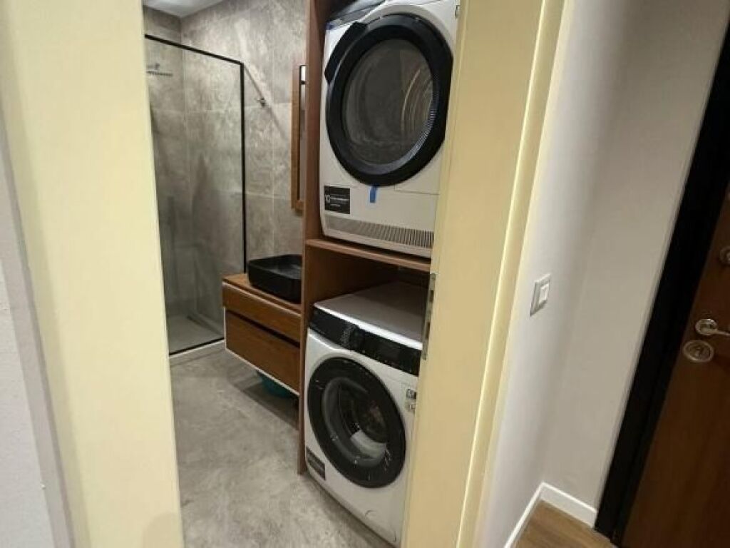 Shitet apartament lluksoz 1+1 te Liqeni i Thate