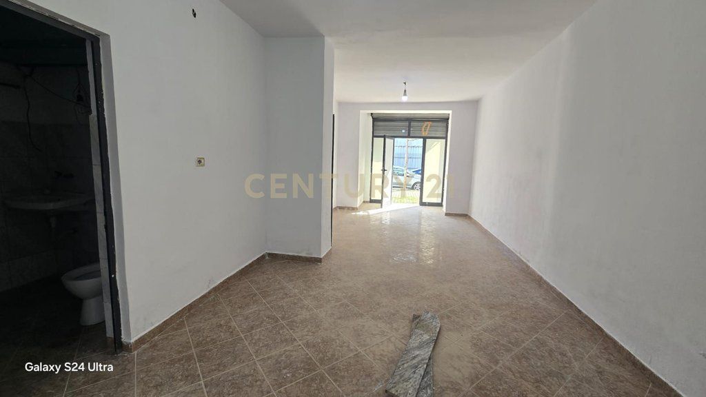 SHITEN 2 DYQANE BUZE RRUGE KRYESORE, DURRES!!