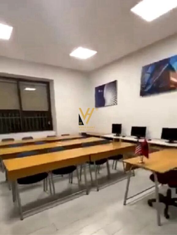 UFFICIO DI 100 M2 IN AFFITTO IN VIA SAMI FRASHERI, BLOK 850 EURO