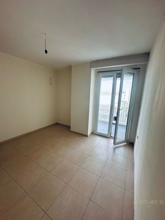 Appartamento 2 + 1 in vendita a Shkëmbi i Kavajës