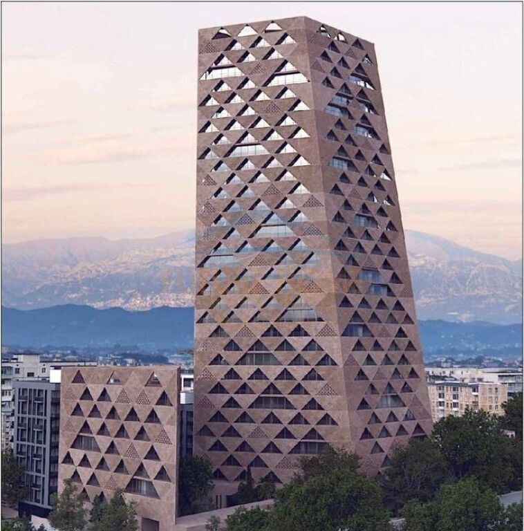 Shitet apartament 3+1+2 Tirana Tower