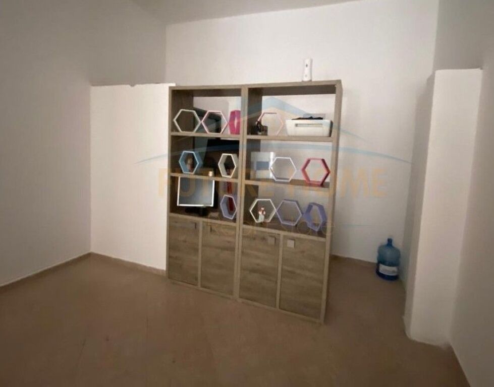 Rent, Business Premises, Former Exhibition, Tirana