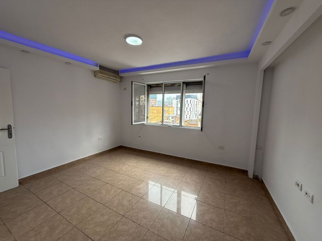 Shitet Apartament 2+1 pranë Ambulancës 9, në Rrugën e Kavajës