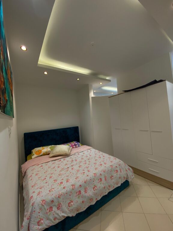 Shitet Garsionere Tek Shkembi i kavajes