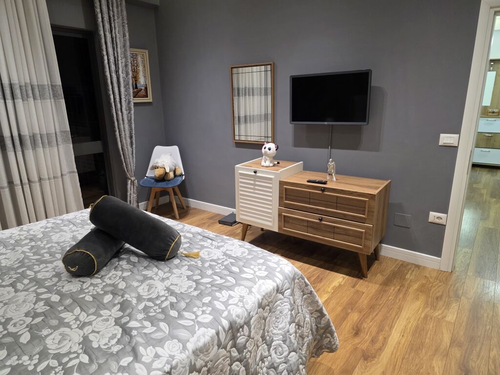 Jepet me qira apartament 1+1 Prane Gjimnazit “Petro Nini Luarasi”