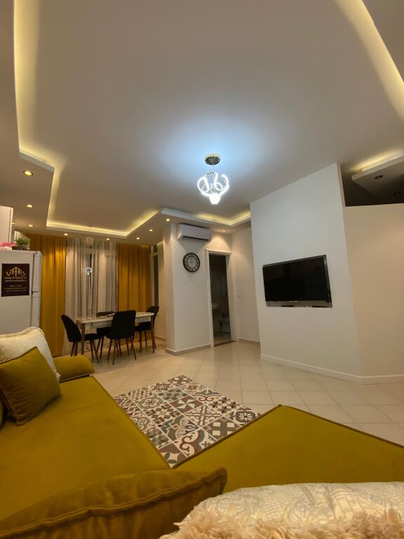 Shitet Garsionere Tek Shkembi i kavajes