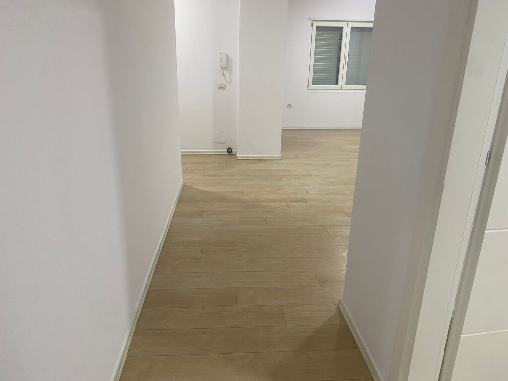 Jepet me qira apartament 2+1+2 tek Rruga e Kosovarëve