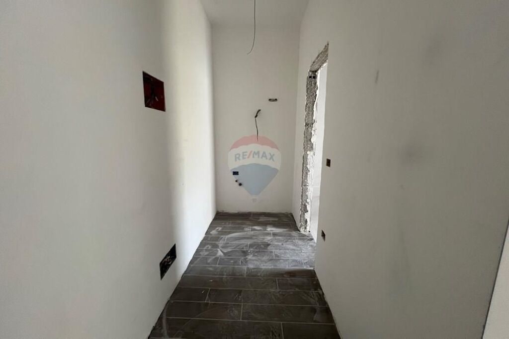 🏡 Garsoniere për Shitje – Lungomare, Vlorë