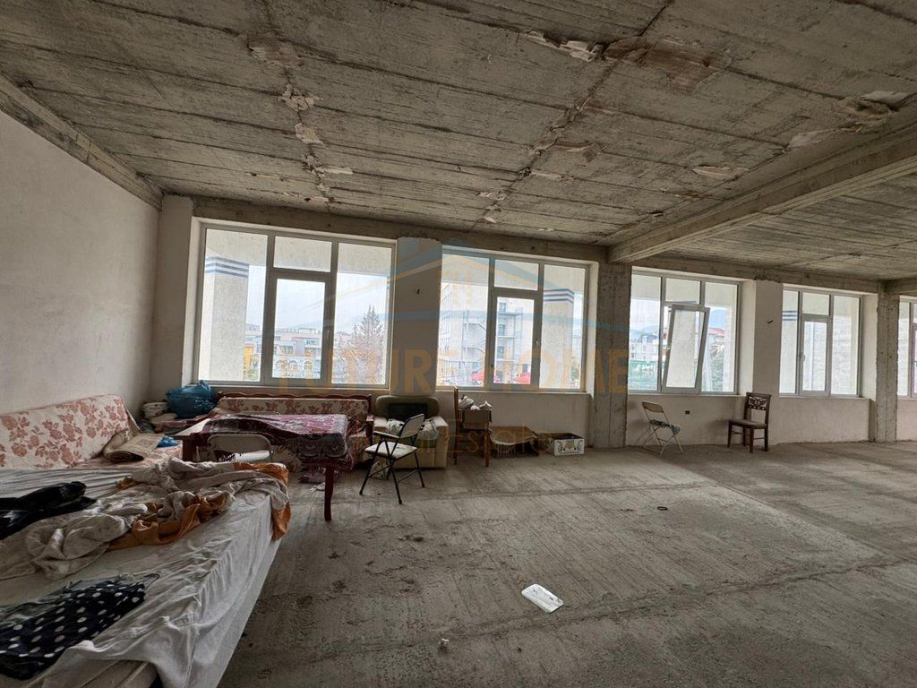 Affitto, Edificio Commerciale, Lundër