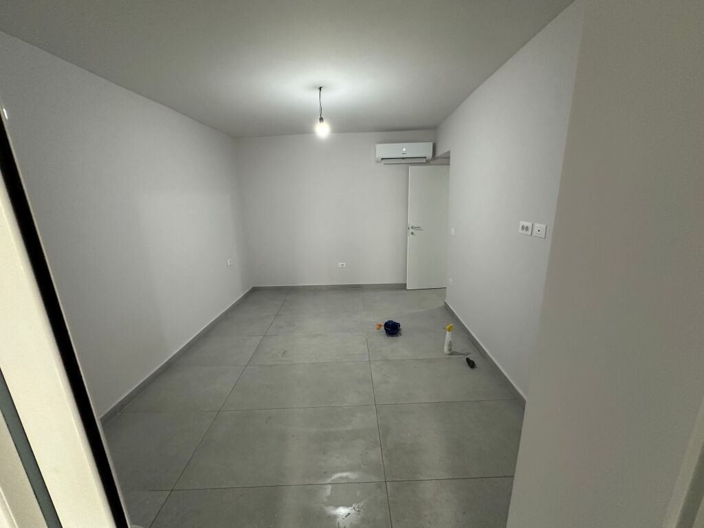 Apartament 4+1 per zyra me qera ne Brryl