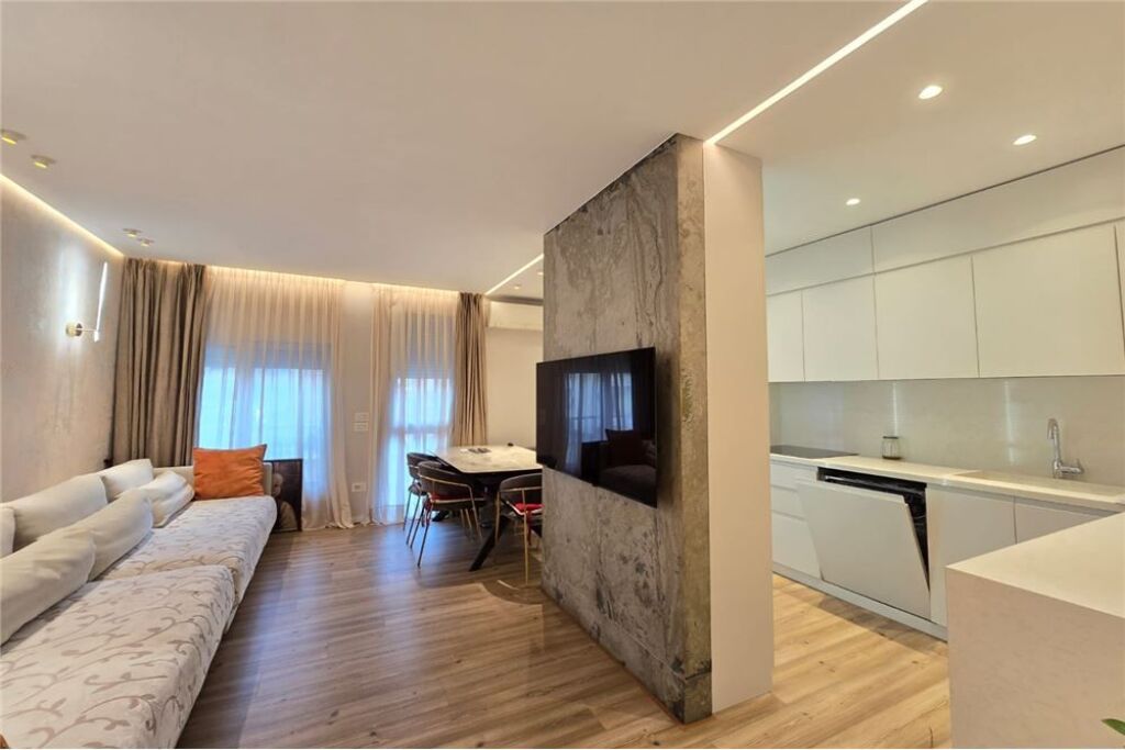 Apartament 2+1 per qira, Pazari i Ri