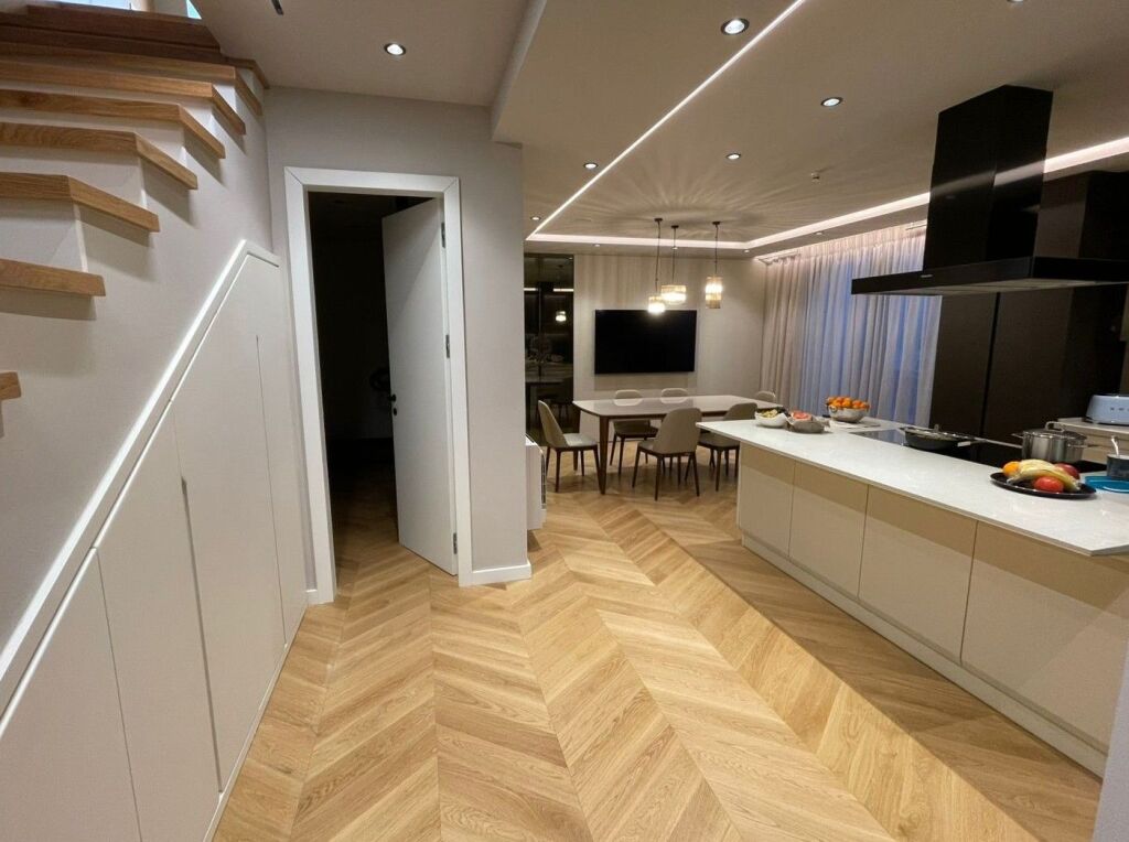 🏡 Vilë 3-Katëshe për Shitje – Mandarin Residence