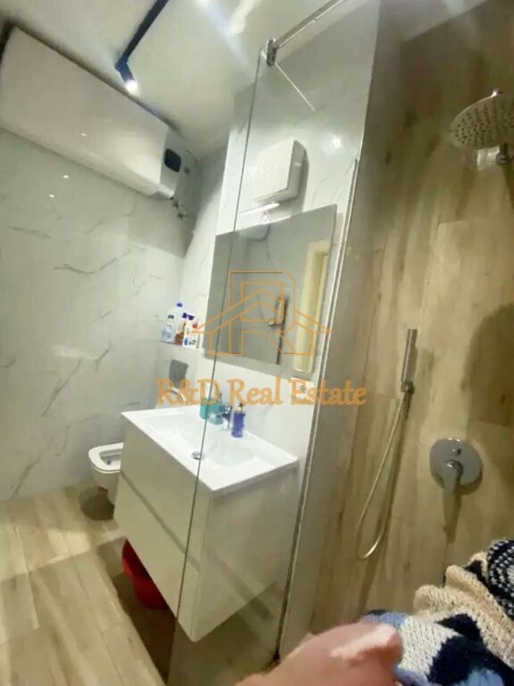 🏡 Jepet me qera apartament 2+1 – Pazari i Ri, Tiranë