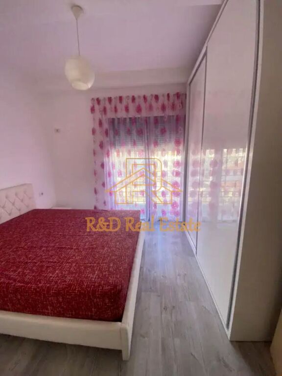 🏡 Jepet me qera apartament 2+1 – Pazari i Ri, Tiranë