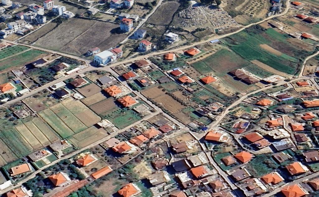 Shitet Toke  ne Shkallnur Durres 30.000€.