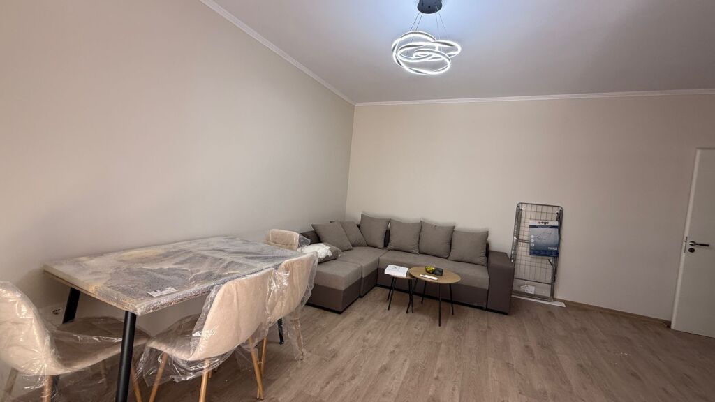 🏡 JEPET ME QERA – 📍Astir (Vila L)💶 Qiraja: 500 € / muaj
