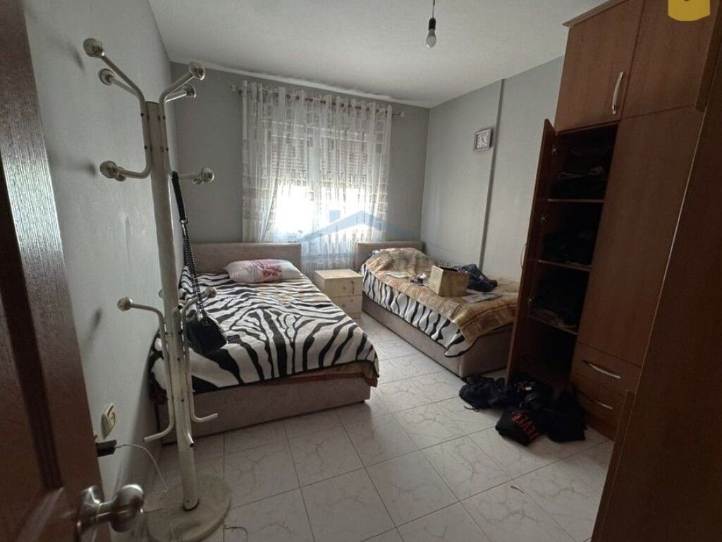 Shitet, Apartament 2+1+2, Laprake, Tirane