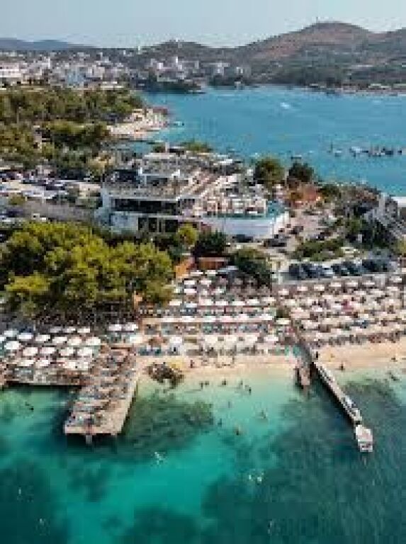 Shitet Ndertes 2 kateshe ne Ksamil, me Pamje deti !