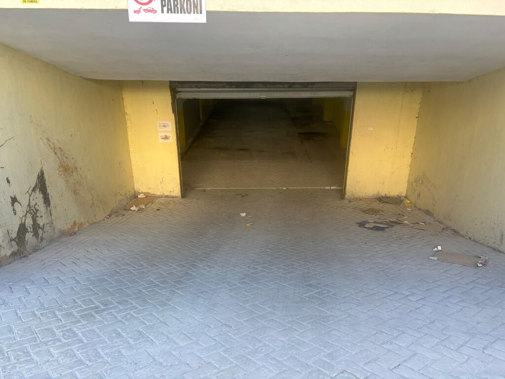 Shitet Garazhd Tek Ish Urt Ne Durres