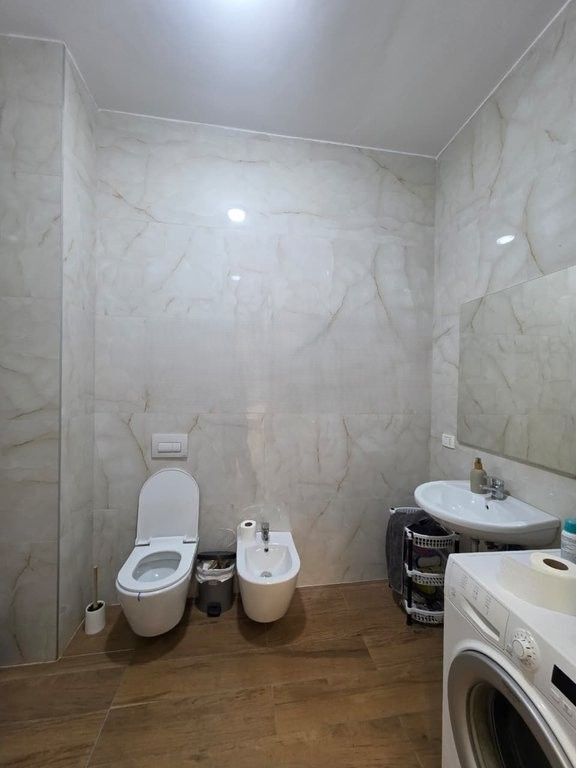 SHITET BIZNES DERMO-ESTETIK MBRAPA KOMPLEKSIT SQUARE 21 10,000 €