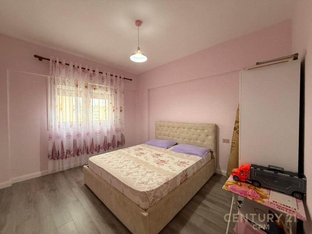 Apartment 2+1 for rent at Komuna e Parisit