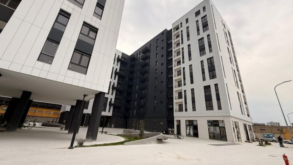 Apartament 2+1+post parkimi per shitje tek 5 Maji !