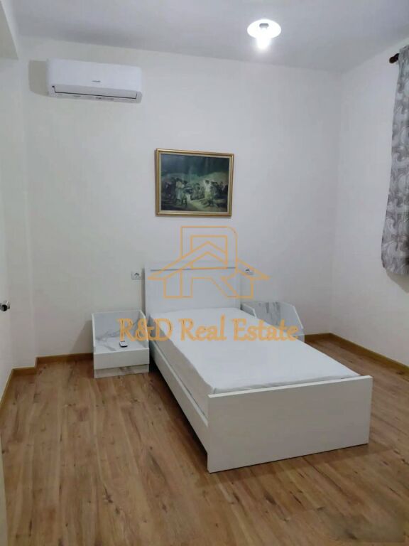 🏡 SHTËPI ME QERA – Duplex, Rruga Pasho Hysa (Ali Demi)