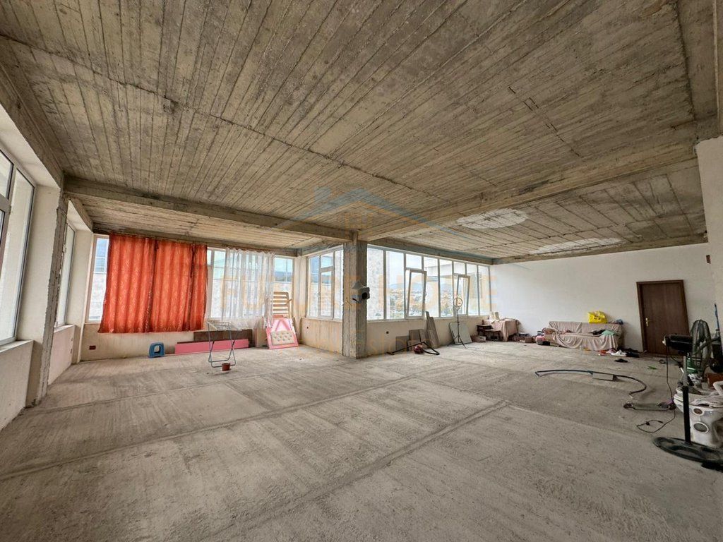 Qira, Godine Biznesi, Lundër