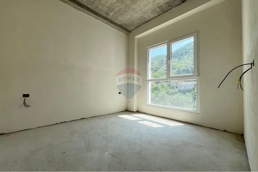 🏡 Apartment 1+1 for Sale – Lungomare, Vlorë