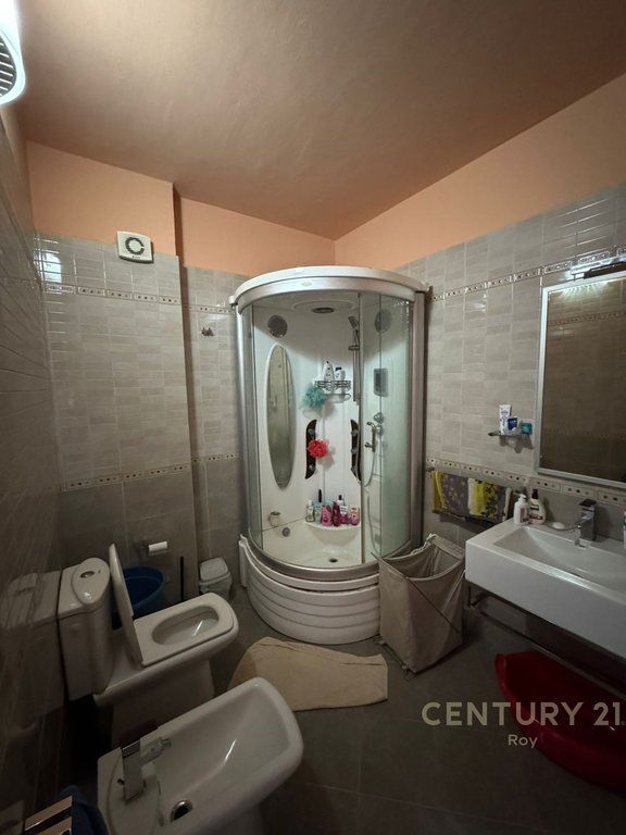 SHITET APARTAMENT 3+1+2 NE QENDER , DURRES !