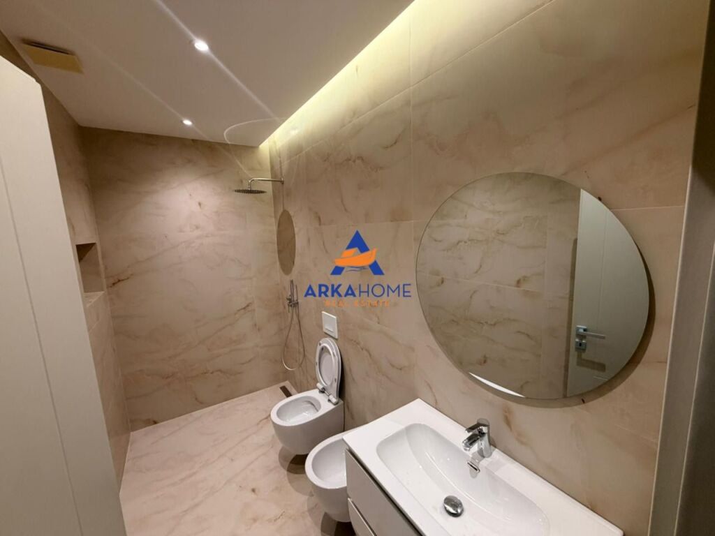 JEPET ME QERA APARTAMENT 2+1+2+BALLKON "TE ZOGU I ZI" 900 EURO