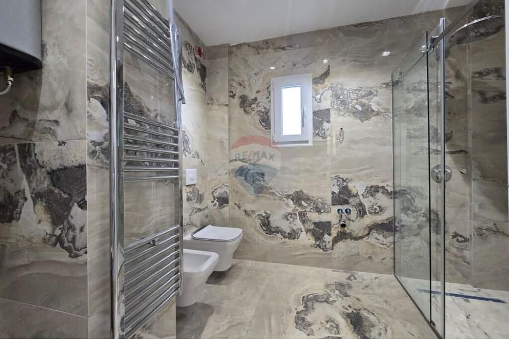 Apartament 2+1 në shitje te Shkolla e Kuqe