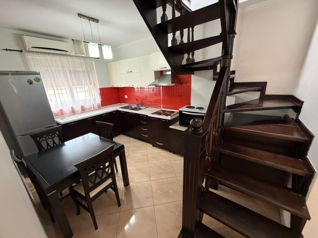 Shitet Dublex 2+1+2 Rruga e Dibres