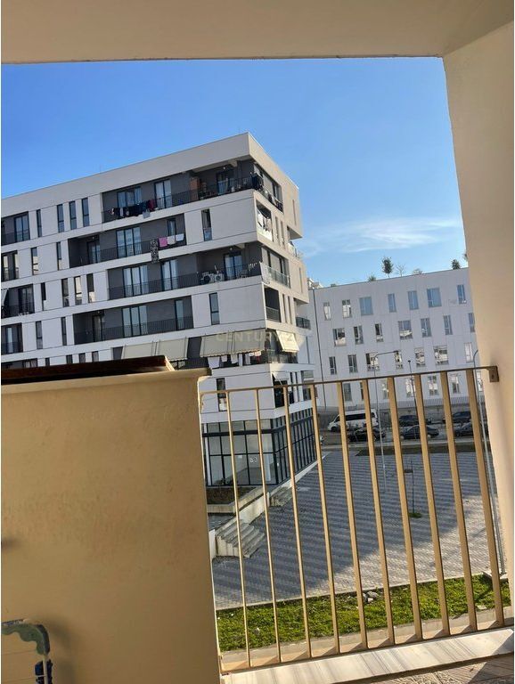Shitet apartament 3+1+2 tek 5 Maji