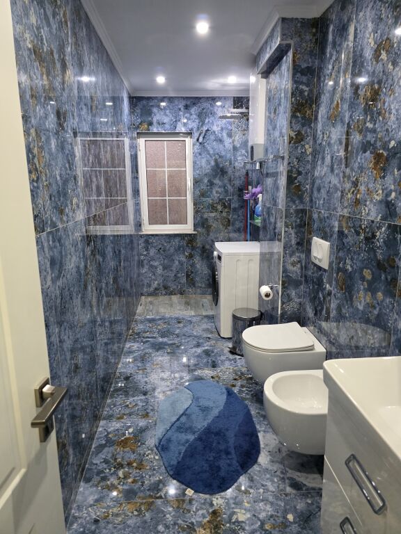 Jepet me qira apartament 1+1 Prane Gjimnazit “Petro Nini Luarasi”