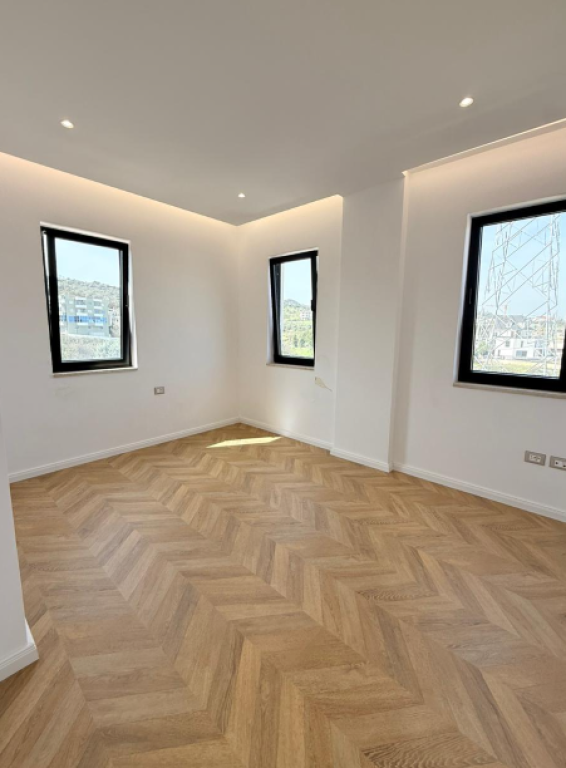 🏡 Vilë Luksoze me Pishinë për Shitje – Mjull Bathore, pranë Tirana East Gate