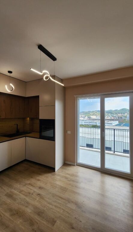 Jepet me qira apartament 2+1 tek Univers City