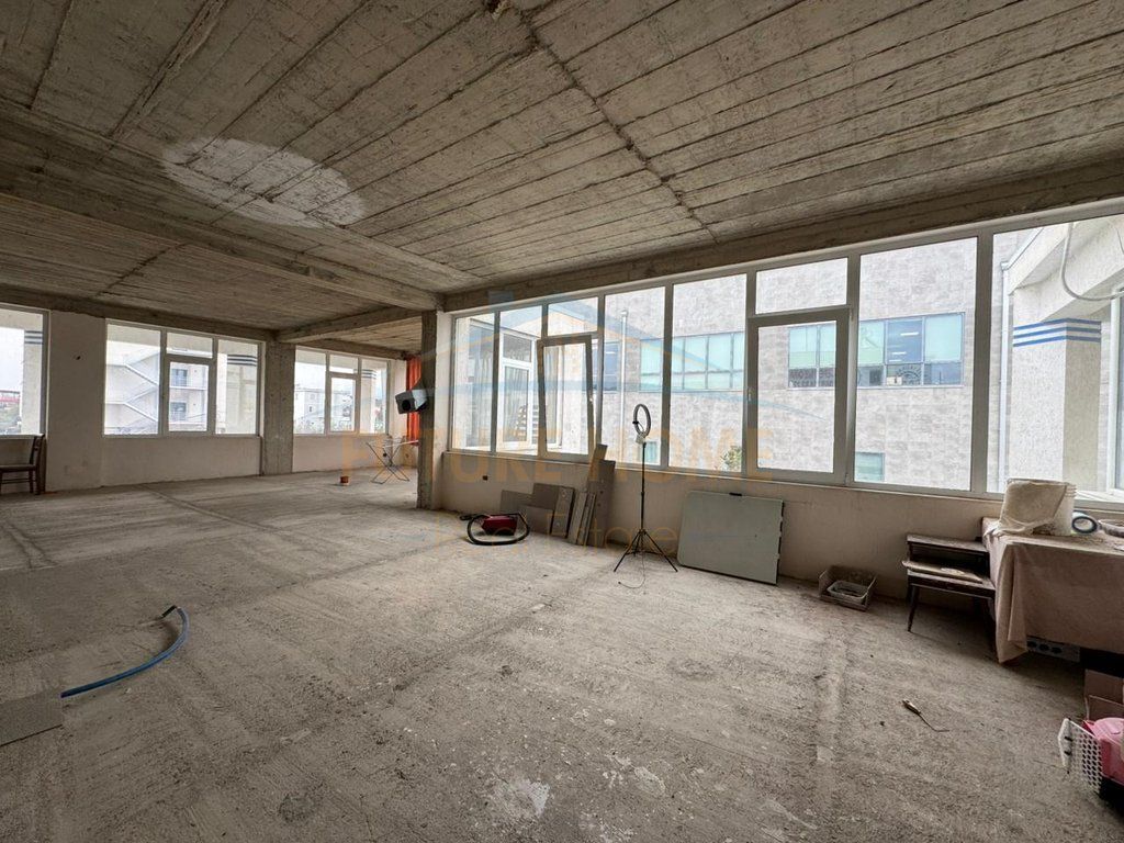 Affitto, Edificio Commerciale, Lundër