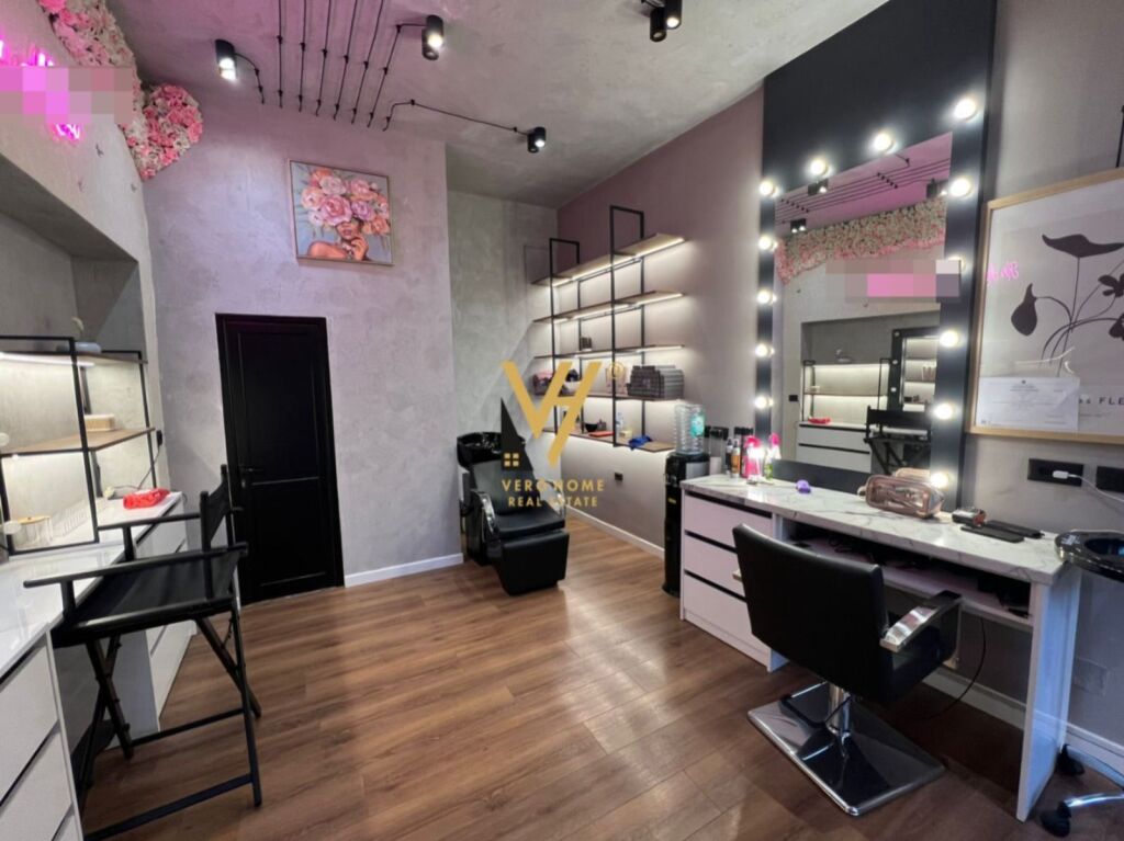 JEPET AMBIENT BIZNESI 60 M2 ME QERA TE URA E NISHARAKUT 40.000 LEKE