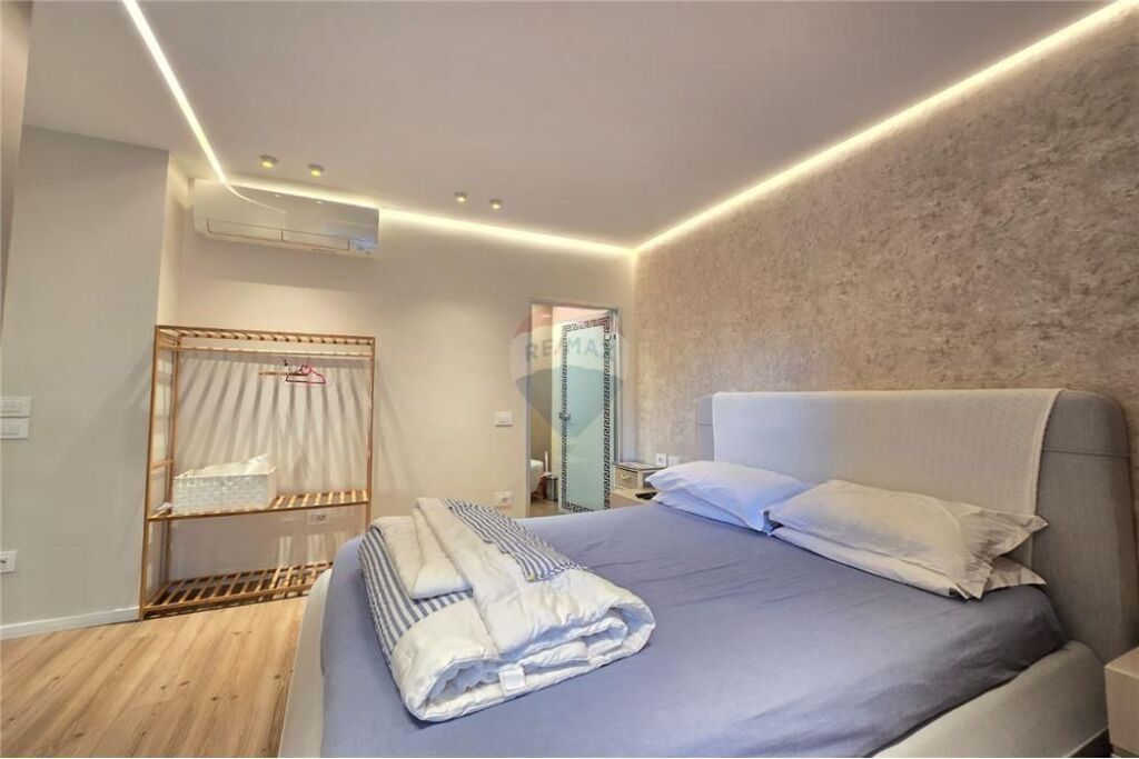 Apartment - For Rent - 9 Floors, Tirana