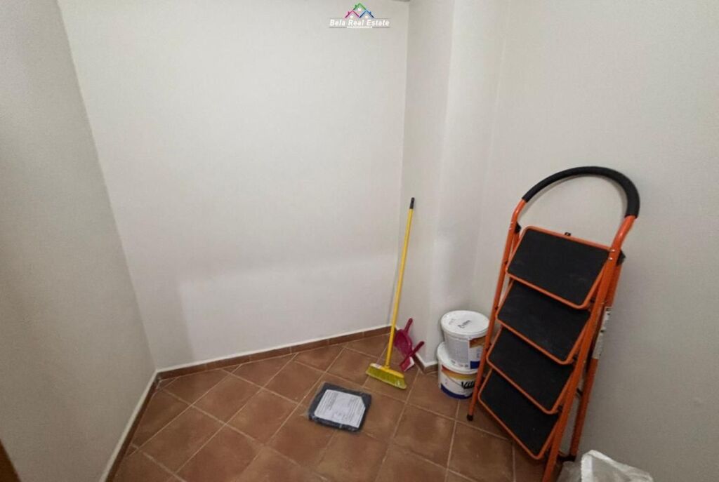 Ufficio in Affitto presso il Comune di Parigi (ID BZ2869) Tirana