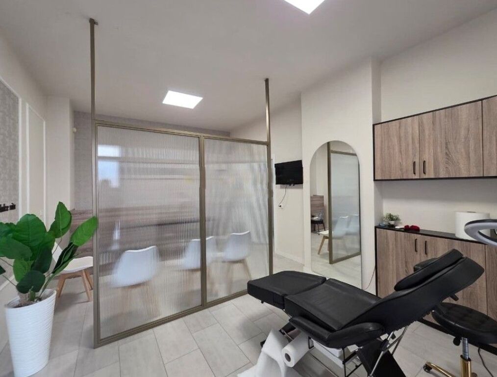 SHITET BIZNES DERMO-ESTETIK MBRAPA KOMPLEKSIT SQUARE 21