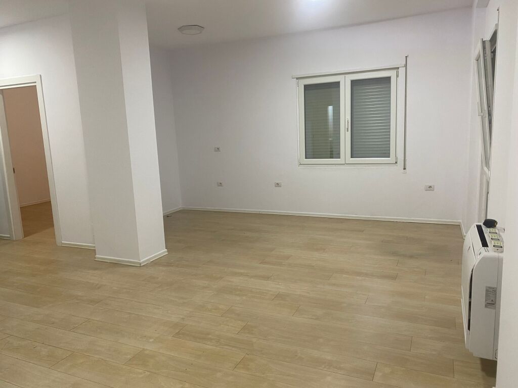 Jepet me qira apartament 2+1+2 tek Rruga e Kosovarëve