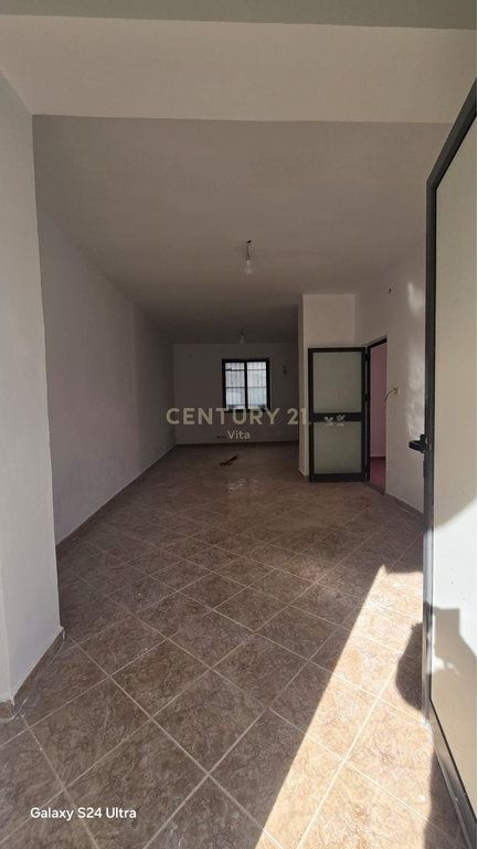 SHITEN 2 DYQANE BUZE RRUGE KRYESORE, DURRES!!