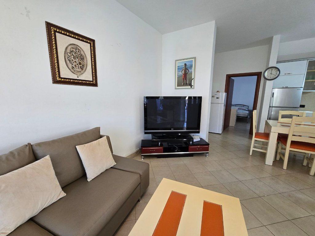 APARTAMENT 2+1 ME OBORR PER SHITJE TEK LURA 1