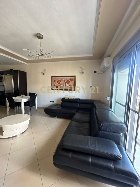 APARTAMENT 2+1 PER QIRA ,TEK DREJTORIA E POLICISE DURRES!