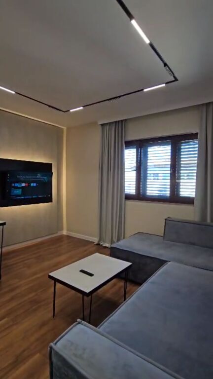 1+1 apartment for sale in the Commune of Paris.