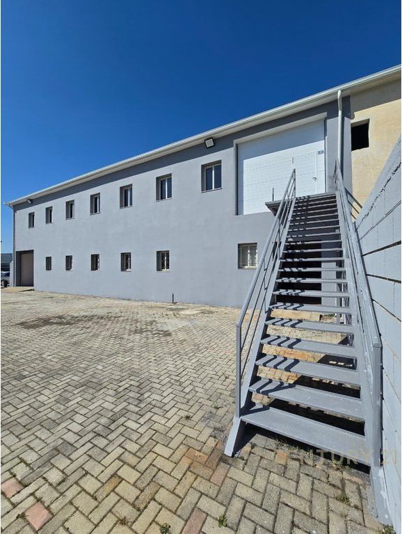 Magazinë 2-katëshe me qira – Shkozet, Durrës , vendndodhje strategjike për biznes, prane portit dhe autostrades !!!