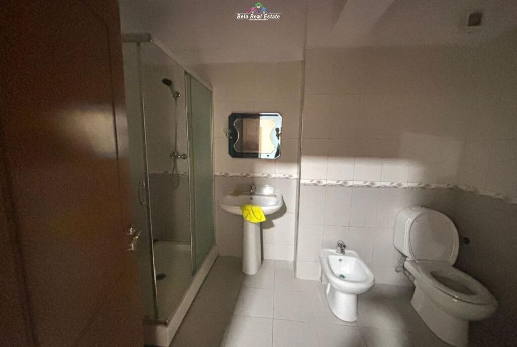 Ufficio in Affitto presso il Comune di Parigi (ID BZ2869) Tirana